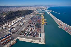 Port of Barcelona to Reduce Cruise Terminals Amid Overtourism Concerns